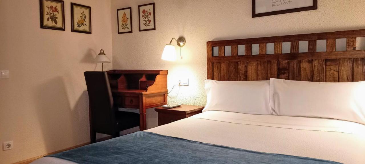 Hostal Rural Moratin Pastrana Exterior foto