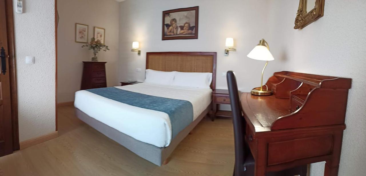 Hostal Rural Moratin Pastrana Exterior foto